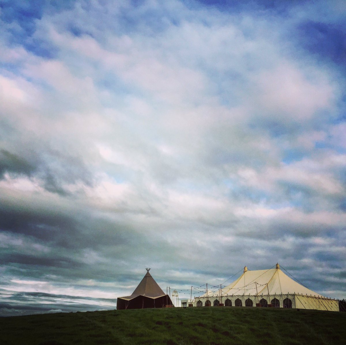 bluefizzevents's tweet photo. Only 1 more sleep! #barefootball #croyde Beyond excited!! #soldout @SEADOGFOODS @worldinspiredT @food_mag @WestEventHire @djcgenerators xx https://t.co/javgyYHEPA