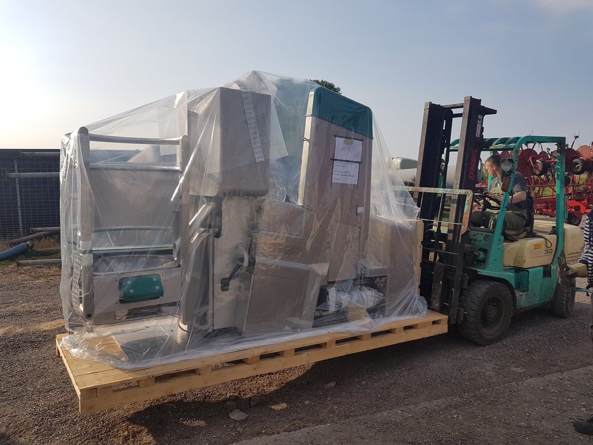 Bosmamt's tweet image. Daar is de nieuwe GEA Monobox dan! Vanaf volgende week kunnen we beginnen met monteren. #Monobox #GEA #melkrobot