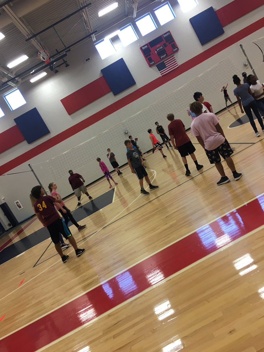CoachPowellTchr's tweet photo. 7th grade field day! #ALLin @RiceThatRuns  @AmySpethGMS https://t.co/Ks5NOVIrvj