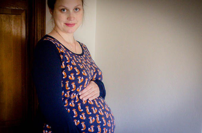 3 Ways To Make Maternity Adjustments To Any T-Shirt Pattern sewfearless.com/2017/06/3-ways…