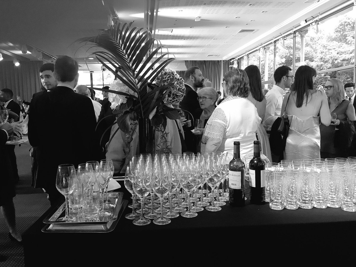 IPAGBS's tweet photo. #IPAGGraduation2016 🎓C'est l'heure du cocktail dînatoire 🥂#diplômés #cocktail https://t.co/eHLDafTV80