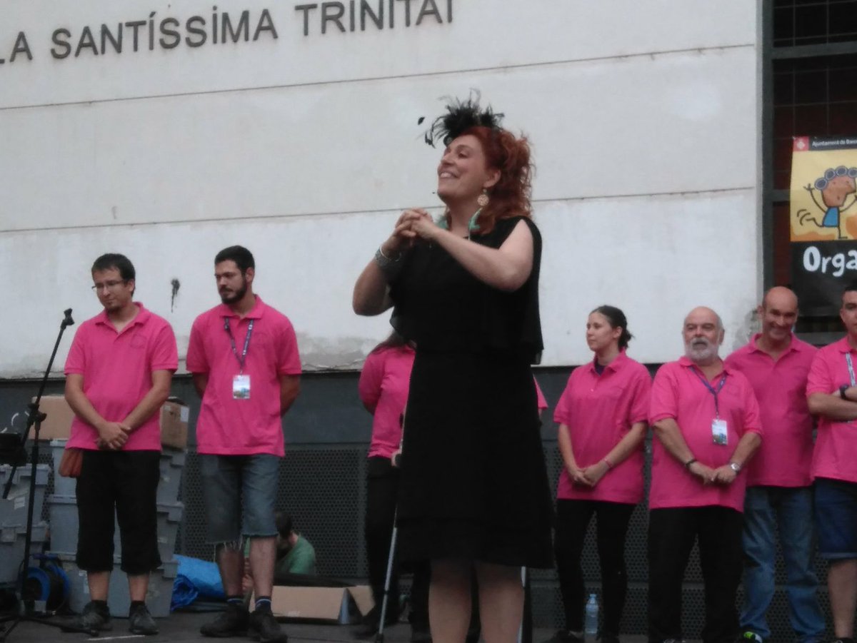 StAndreuEnComu's tweet photo. Bona Festa Major, veïns i veïnes de la #TrinitatVella! I gràcies per la feina feta, @CFTrinitatVella! #FMTrinitatVella https://t.co/ek8D64SUWj