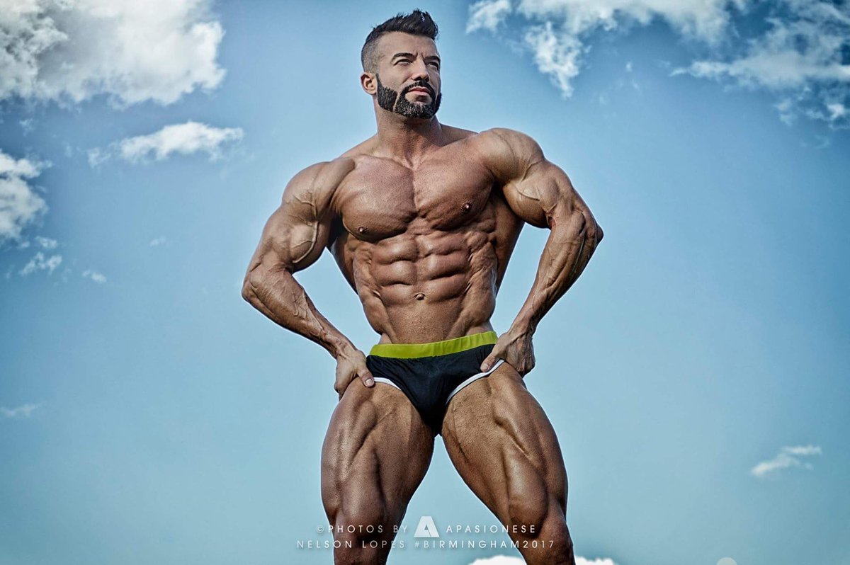 Checkout the view girls &amp; sexy hunk <a href="/lopes_trainer/">Nelson Lopes</a> ain't too bad to look at either! 😜 looking extra #abtastic for the amazing <a href="/apasionese/">Justin Chong</a> ❤️
