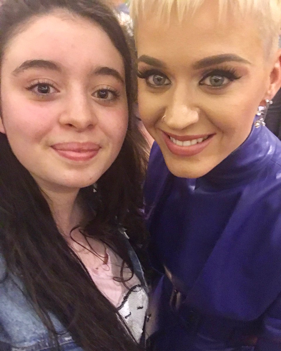 Soaaamr's tweet image. Thank you so much @katyperry you are the best !! 😍😍 I love you so much !! I can't believe that i realized me dream today !! 😍😍😭😭
