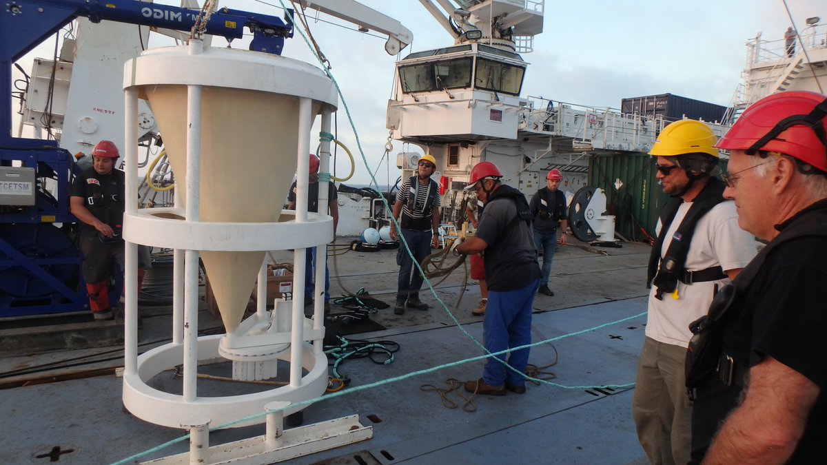 peacetimecruise's tweet photo. Sunset deployment of the drifting mooring by scientists and crew members! #FastAction #MerMEX @obsOOV @MIOceanologie @INSU_CNRS @Ifremer_en https://t.co/wYgqESveWy