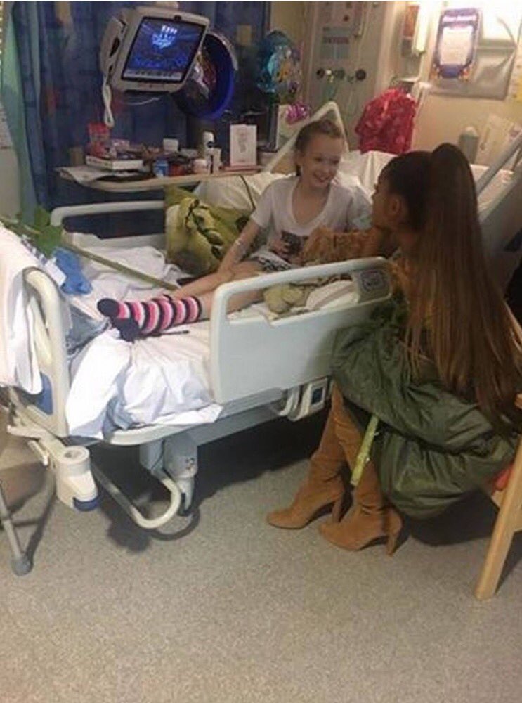 RMCHosp's tweet photo. A very special visit this evening. #thankyou @ArianaGrande #rmchfamily https://t.co/eBMxtXuV1P