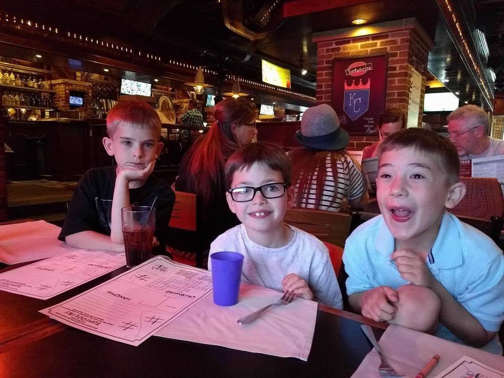 jencoleICT's tweet photo. Took the teeny heathens to #Tomfooleries for some Friday night shenanigans. This photo captured the vibe pretty well... 👌🍕🍻| #friyay #tgif … https://t.co/bcGdCsJQ8X