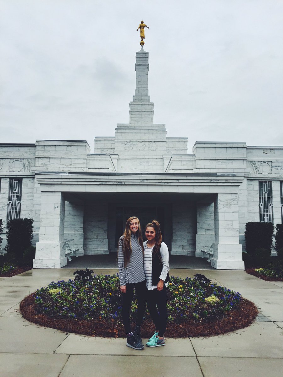 ashbrock7's tweet photo. HAPPY BIRTHDAY TO MY BESTEST FRIEND:):):):) @alyssaspackman https://t.co/1QXqj5Ldgi