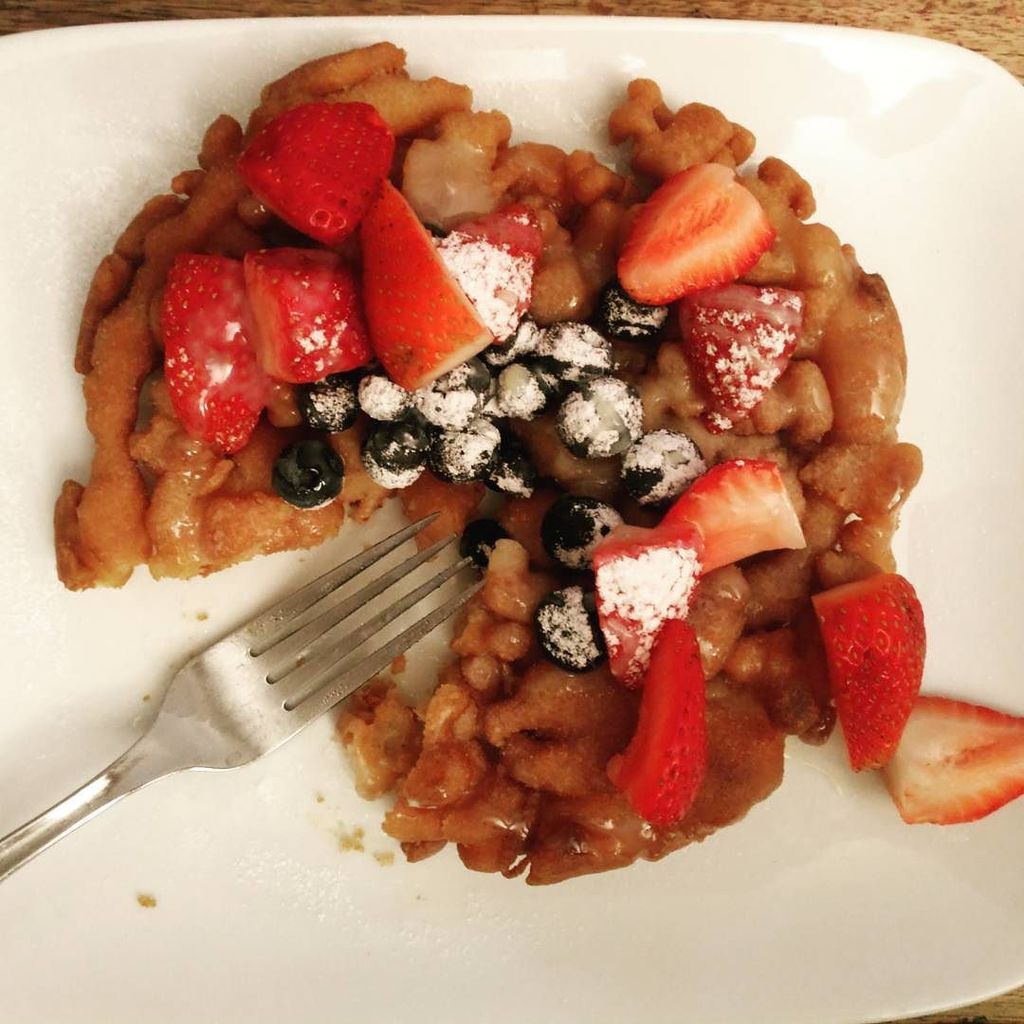 Jessewhyte's tweet photo. Home made funnel cake! #readyforthemidway #deepfriedmasters https://t.co/SVvvHPtcS6