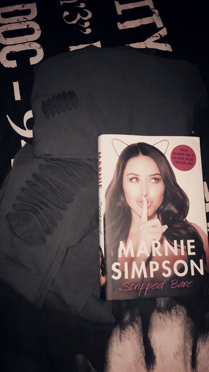 Pippaaa_92's tweet photo. Come home from Benidorm &amp; Rhys has brought me presents🙈❤️ #NewTracksuit #MarnieSimpson #Book #GoodEgg #HeCanBeNiceSometimes 💕 https://t.co/OQPOW63qiG