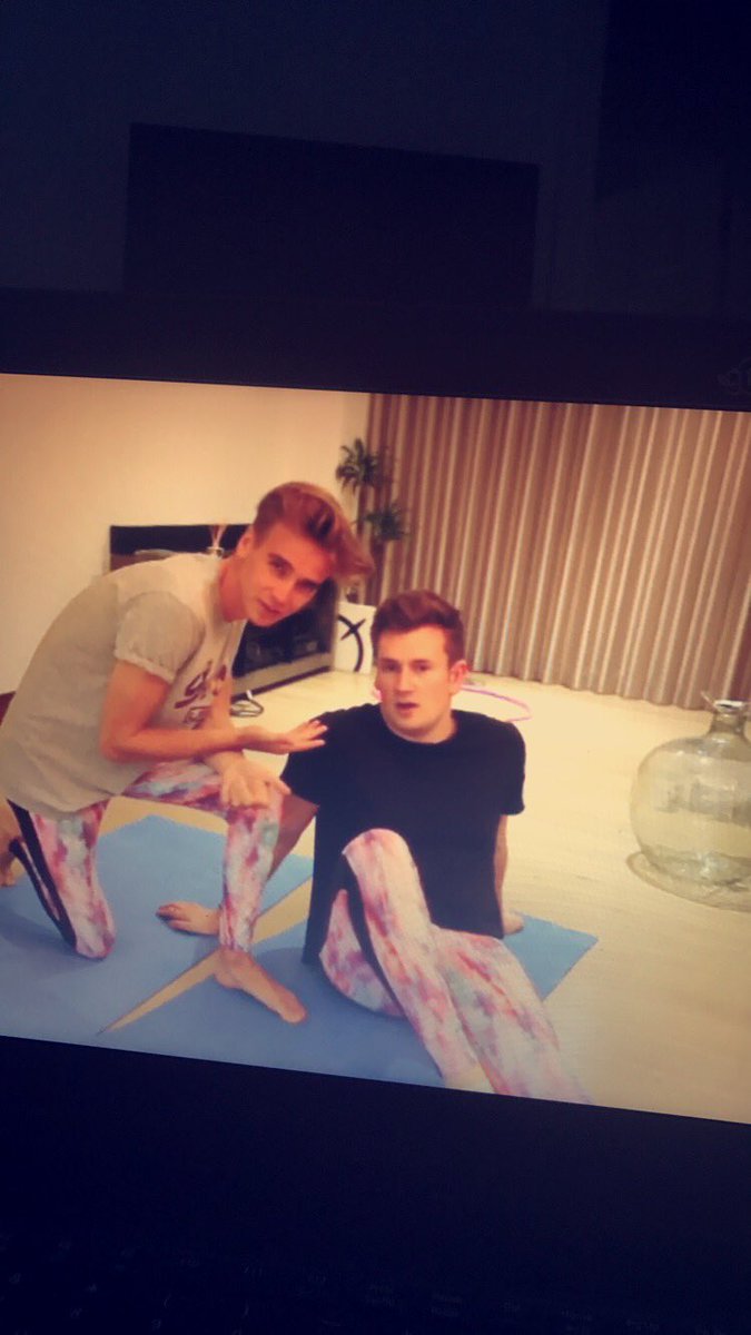 kalfie_shipper's tweet photo. #24HourJoe #ineedapoo @Joe_Sugg https://t.co/0qlUAm1JUs