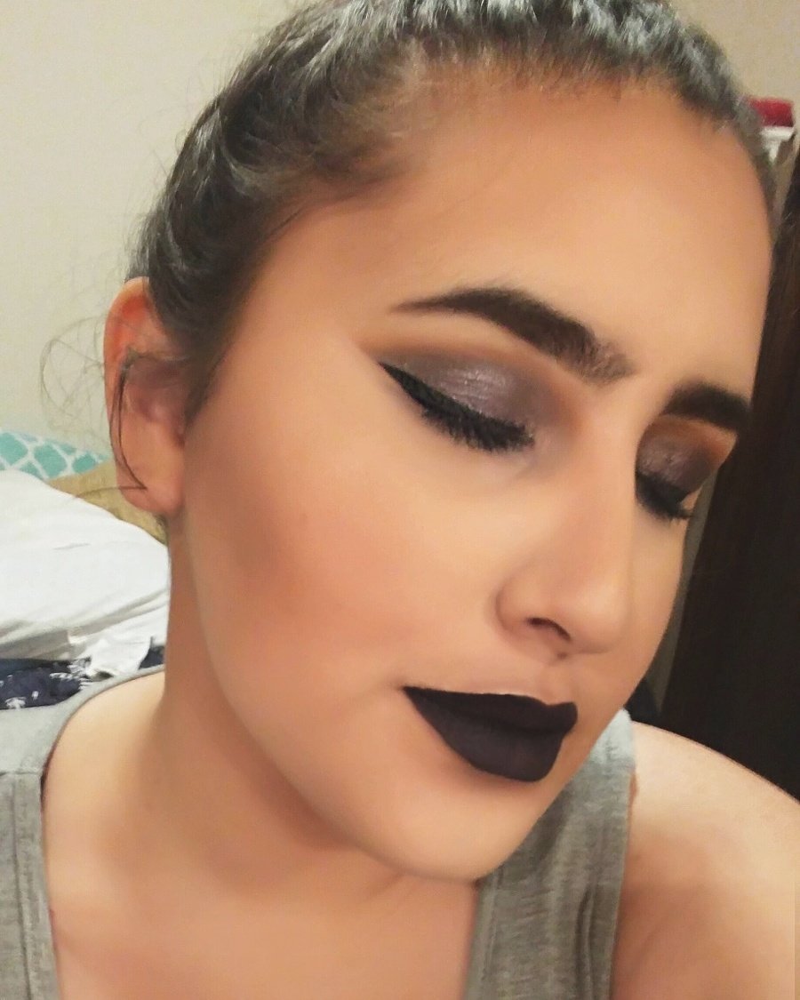 DeadByDis's tweet photo. Because I was feeling myself last night on "casual" girls night...as casual as I get #alwaysglam https://t.co/nbw6VQzCq2