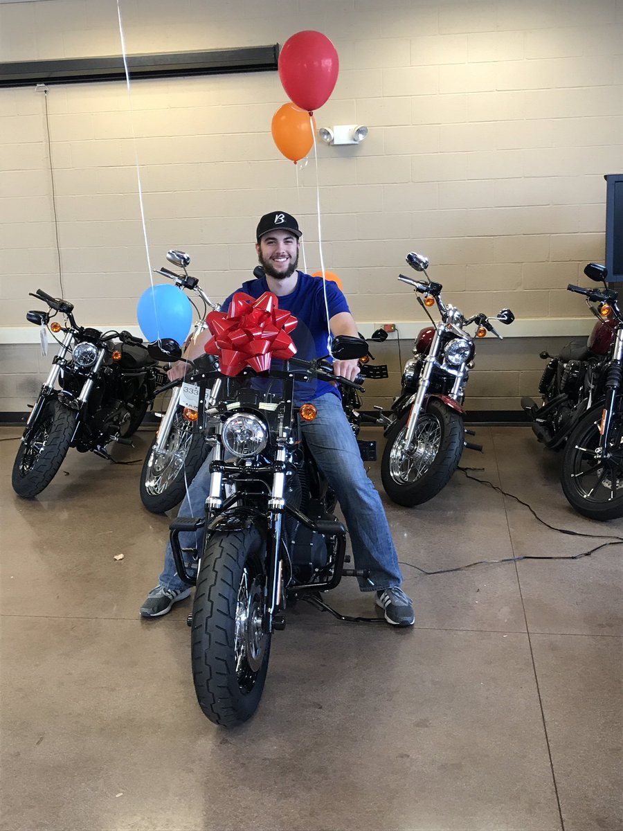 AppalachianHD's tweet photo. Congratulations on your graduation, Jarrod! Welcome to the family!
#AppalachianHarleyDavidson #HarleyDavidson #RideEveryDay @HDMikeKennedy https://t.co/70AoJYlPyE