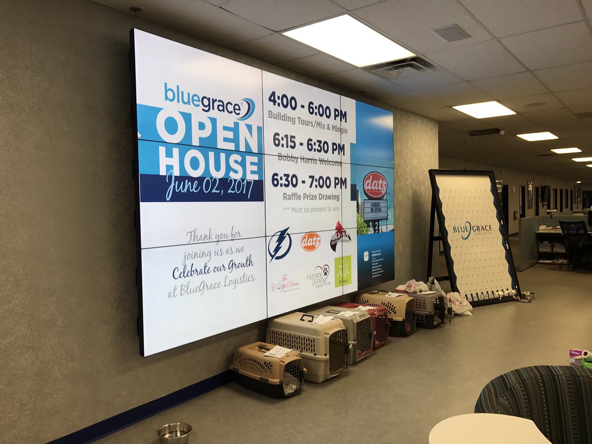 Datz4Foodies's tweet photo. Can we move in??? Your space is BOSS. @MyBlueGrace #BGLOpenHouse🙌🙌🙌 https://t.co/HlpJBJyEzp