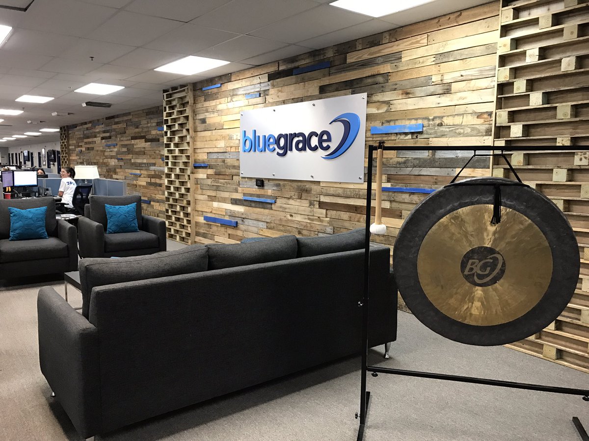 Datz4Foodies's tweet photo. Can we move in??? Your space is BOSS. @MyBlueGrace #BGLOpenHouse🙌🙌🙌 https://t.co/HlpJBJyEzp