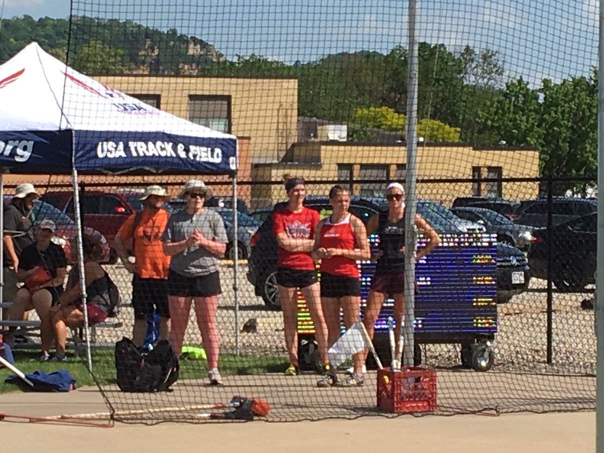 MrsAbitz's tweet photo. Waiting for things to get rolling. #statetrack2017 #Sennettshines https://t.co/3Rw9gw36xH
