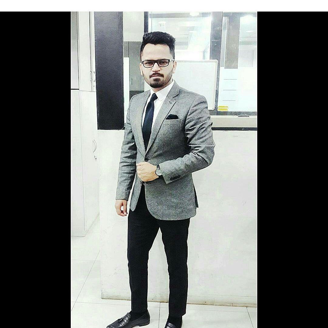 shrohit89's tweet photo. Minimalistic styling effort brings out the class.. 
#menfashion #suit #fashion #blogger #lookoftheday https://t.co/ZtWKR6qRdC