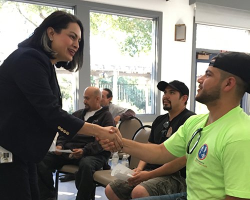 SJ Councilwoman @votesylvia talks w <a href="/ibewlocal332/">IBEW Local 332</a> member Miguel Favela about local hiring &amp; #responsibledevelopmentsj at 6/1 Dist 8 meet-up
