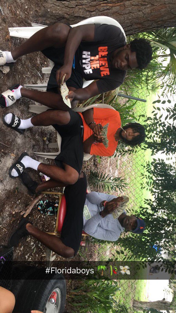 quez_23's tweet photo. Love y'all boys man 🎋 @QueW_6 @asasmith52 https://t.co/3VzUHbwTkp