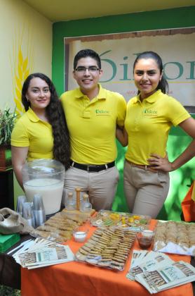 UASinaloa's tweet photo. Presentan alumnos de la FACES UAS, proyectos de negocios en la Expo Emprende 2017 #emprendeUAS #SpinUAS https://t.co/2ofOrz8Urb https://t.co/LLgkkhDAnM
