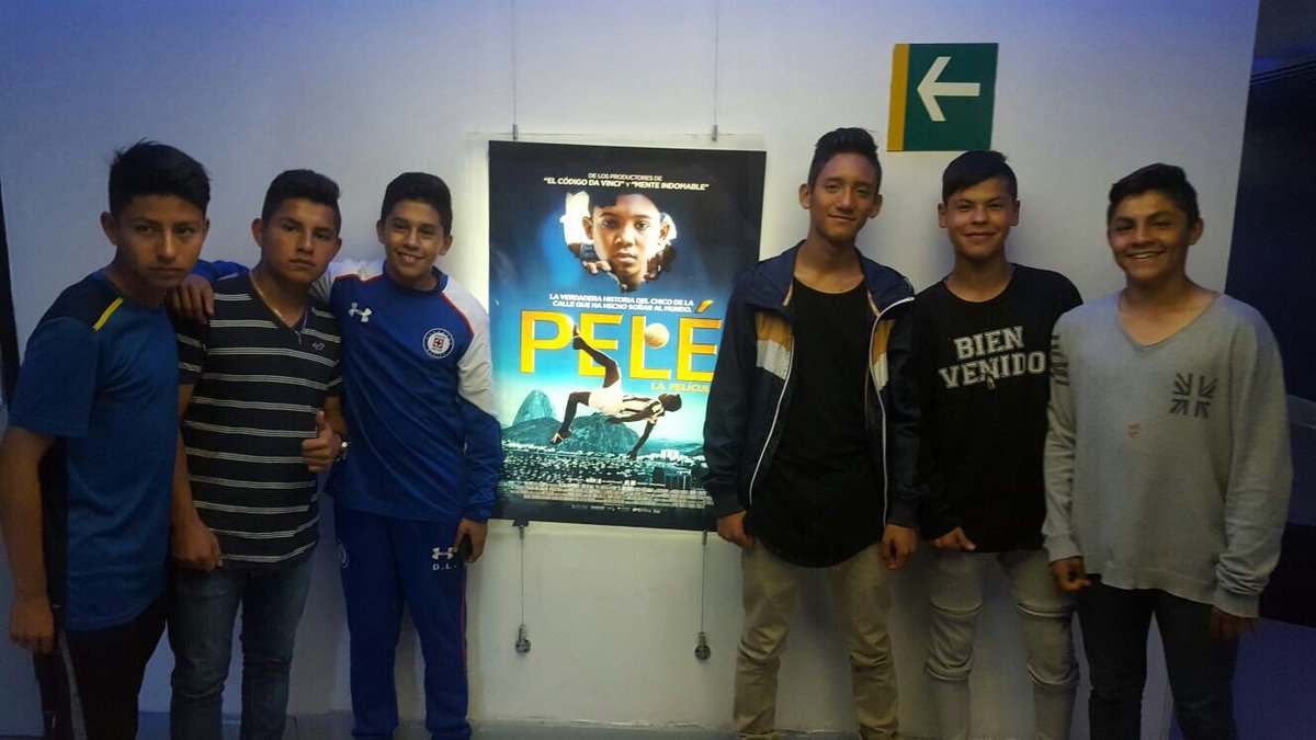 ZimaEnt's tweet photo. Los chicos del #ClubCruzAzul disfrutaron de la premiere de #PeléLaPelícula ¡Ya en cines! https://t.co/2THrOZyHRm