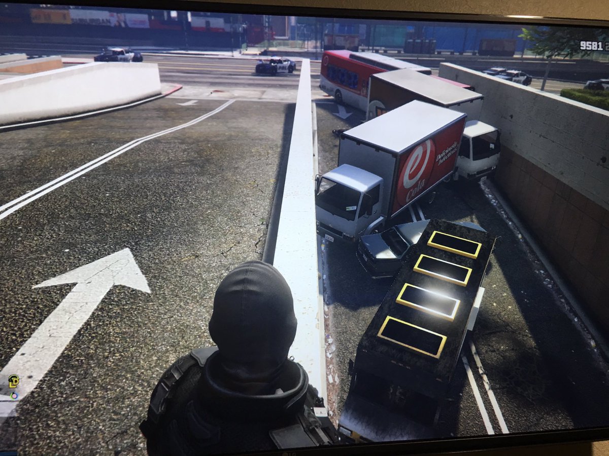Darccide4Life's tweet image. When you're a real jerk in #GTA @RockstarGames #BlockYourGarage