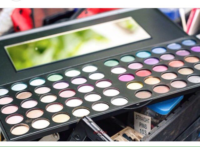 GTflicks's tweet photo. Surround yourself with makeup not negativity 💄 https://t.co/wsbzG8yMk2