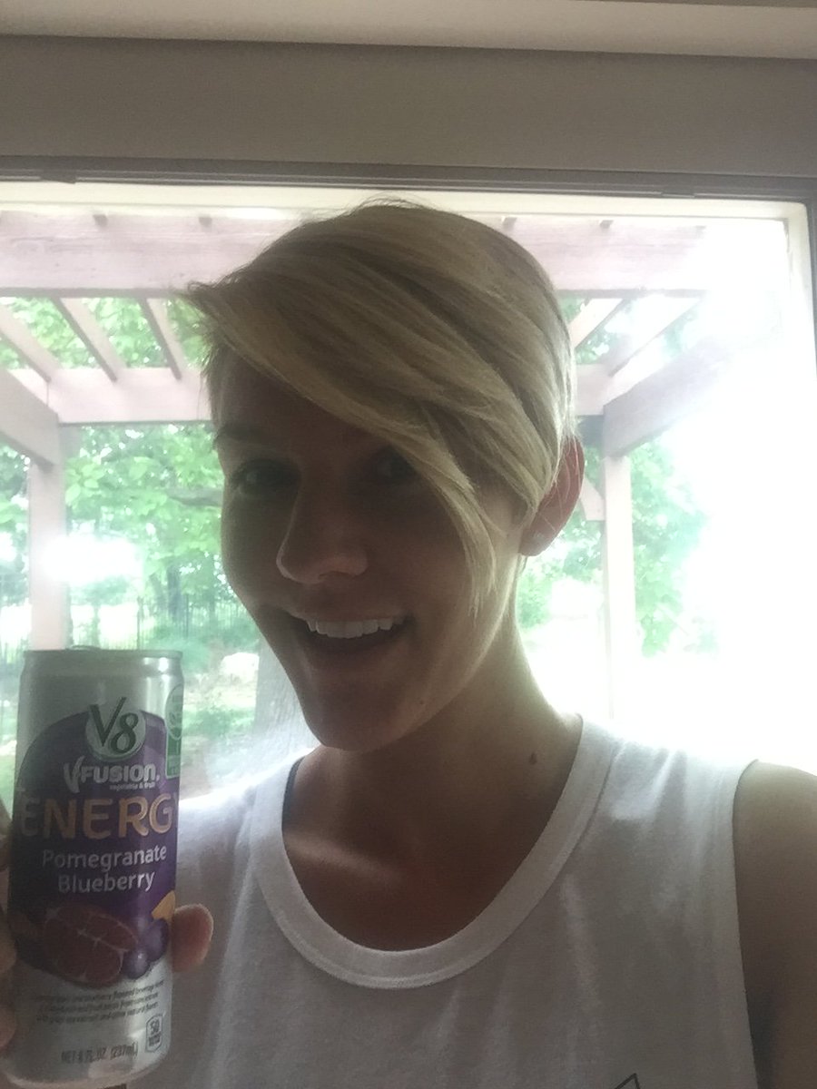 dLishous's tweet photo. Love when that energy pulse starts in my veins. #TFW #SteadyEnergy from @V8juice to complete my patio! Plus I #GotItFree https://t.co/TFwUxVIkdV