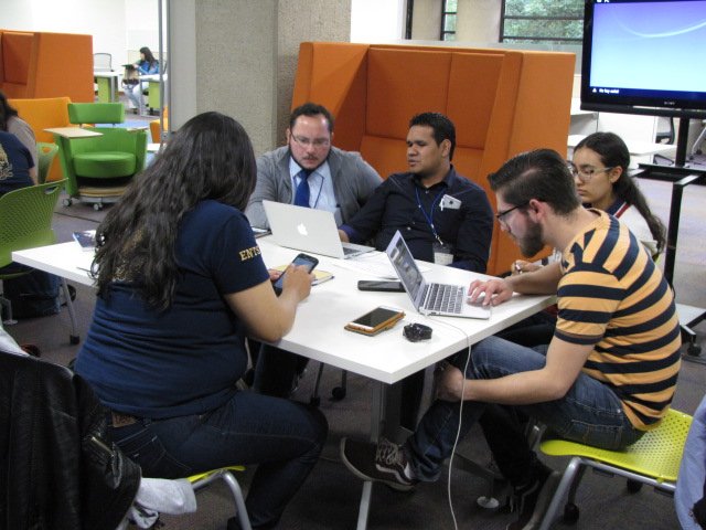 hackadultos's tweet photo. El Hackatón es un espacio para innovar y colaborar. ¡Vamos muchachos! https://t.co/5lalCAlgNp