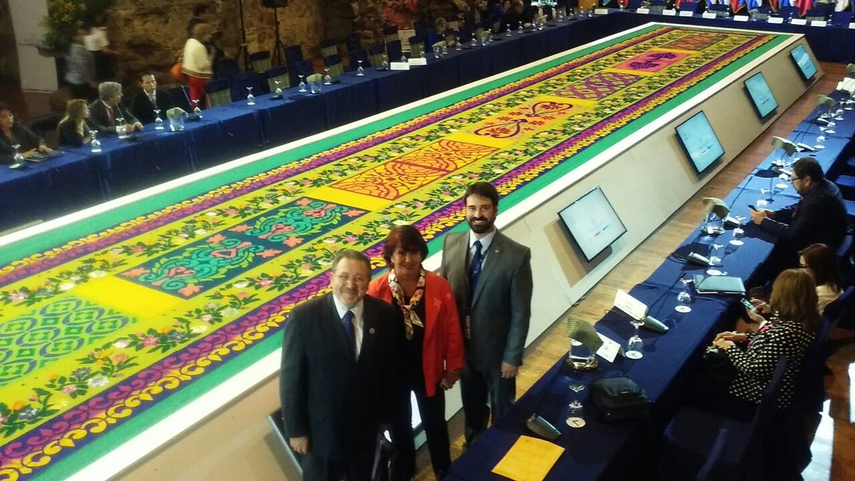 Junto a la Dra. Elena Martinez y al Dr. Gustavo Nicastro previo al inicio sesión plenaria de la II Ronda de Talleres de la Cumbre Judicial.