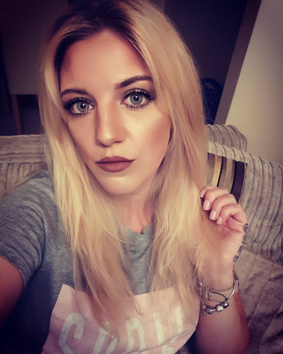 leannebiela's tweet photo. Just me... https://t.co/IZpYQiARiL