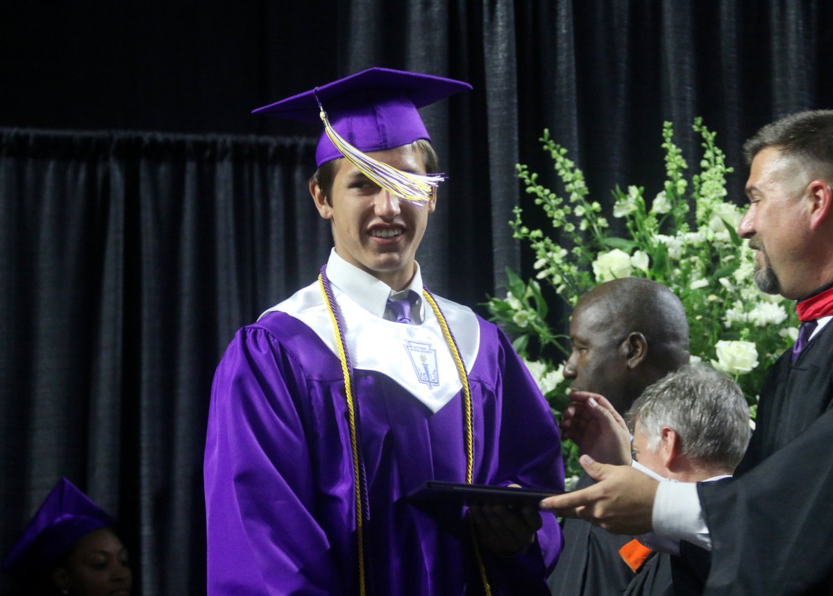 RoanokeSchools's tweet photo. More flying tassels at Patrick Henry's #Graduation #PHProblems https://t.co/Lio9BU4EHB