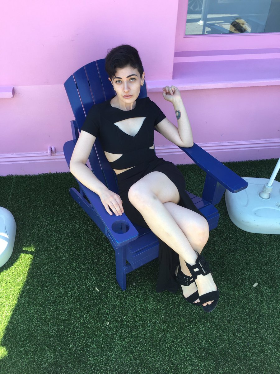 Glampyr's tweet photo. On my anniversary #transtwitter #nonbinarytwitter #ImBringingIt https://t.co/wAb9lqeDIY