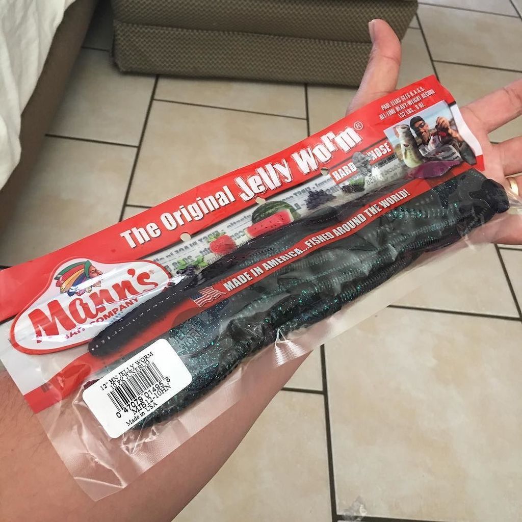nellysrant's tweet photo. Big baits for #bassfishing 🐟🎣. It's as long as my forearm!  #SizeMatters Using a #manns 12" #jellyworm June bug co… https://t.co/zY6ILoMn54 https://t.co/bsK0CsRbB6