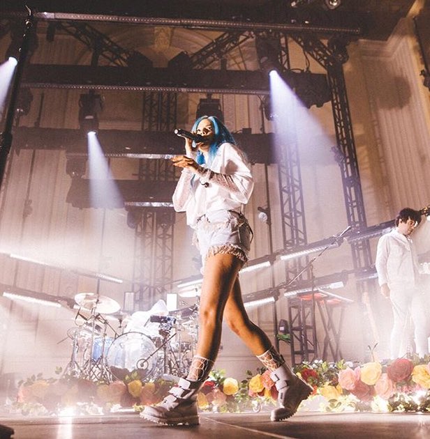 halseytumblr's tweet photo. I loved halseys outfit at the vevo gig so much but my favorite thing are those glitter shorts. Does anyone know where she got them? https://t.co/emiXxCeiIm