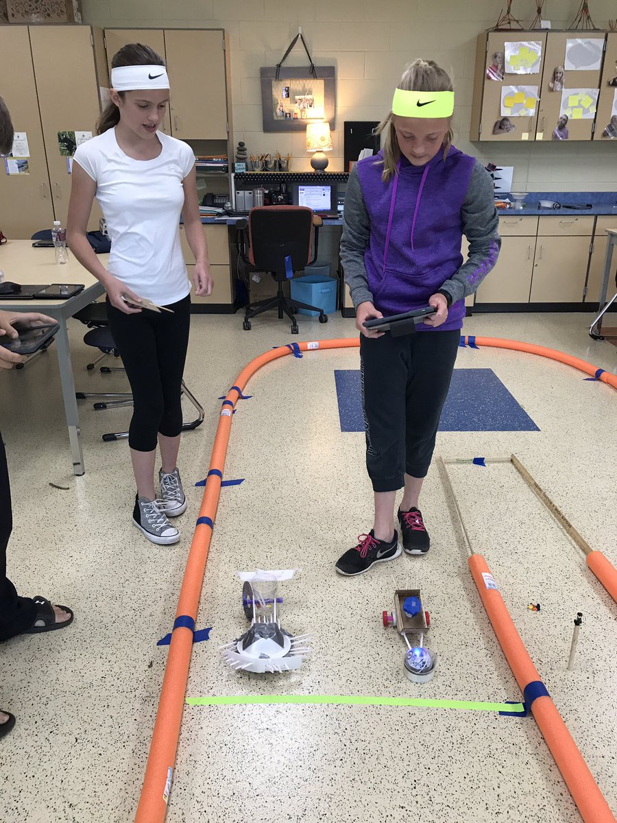 SchroMrs's tweet photo. A fun final week of Explorers....Sphero Chariots, Cane Toad Traps and 3rd grade Explorer "graduation"!  Amazing kids!❤️ https://t.co/ShwRnpSp80