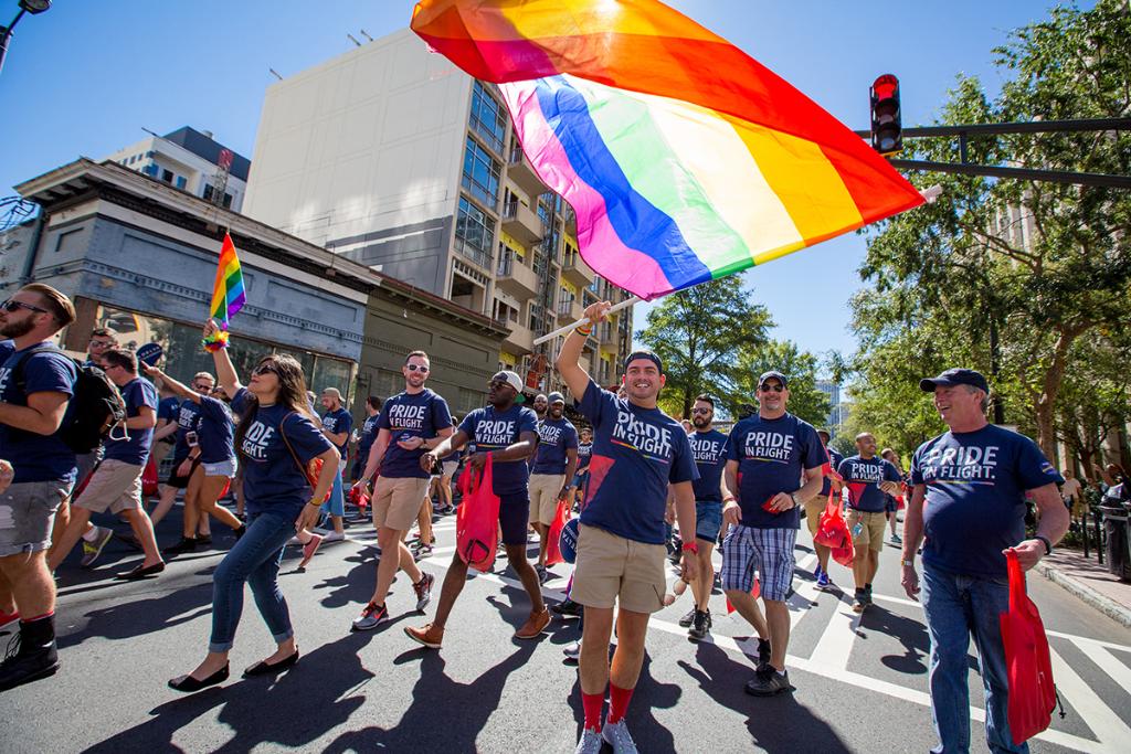 Delta's tweet photo. We're proud to support the LGBTQ community and celebrate #Pride2017! #PrideInFlight https://t.co/xTr1b4v8yZ