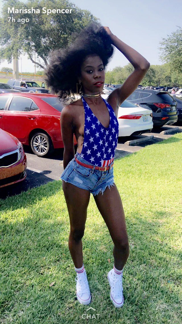 FaraMFCharles's tweet photo. Ain't nothing sweeter than ME! #MDW17 #PureMiami 💙 https://t.co/rCctpm8hNK