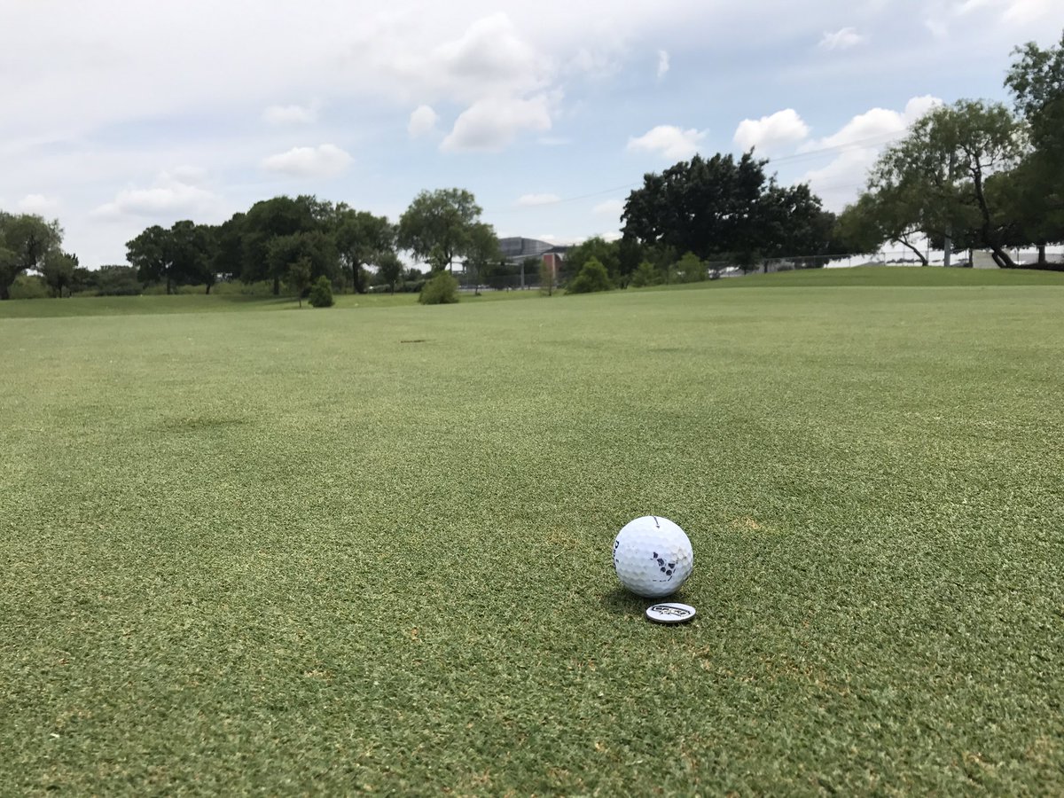 EdPerezMusic's tweet photo. #ParPutt in the shadows of the #ATTCenter with my #Spurs #BallMarker. #Golf https://t.co/yzkZ0od4b7
