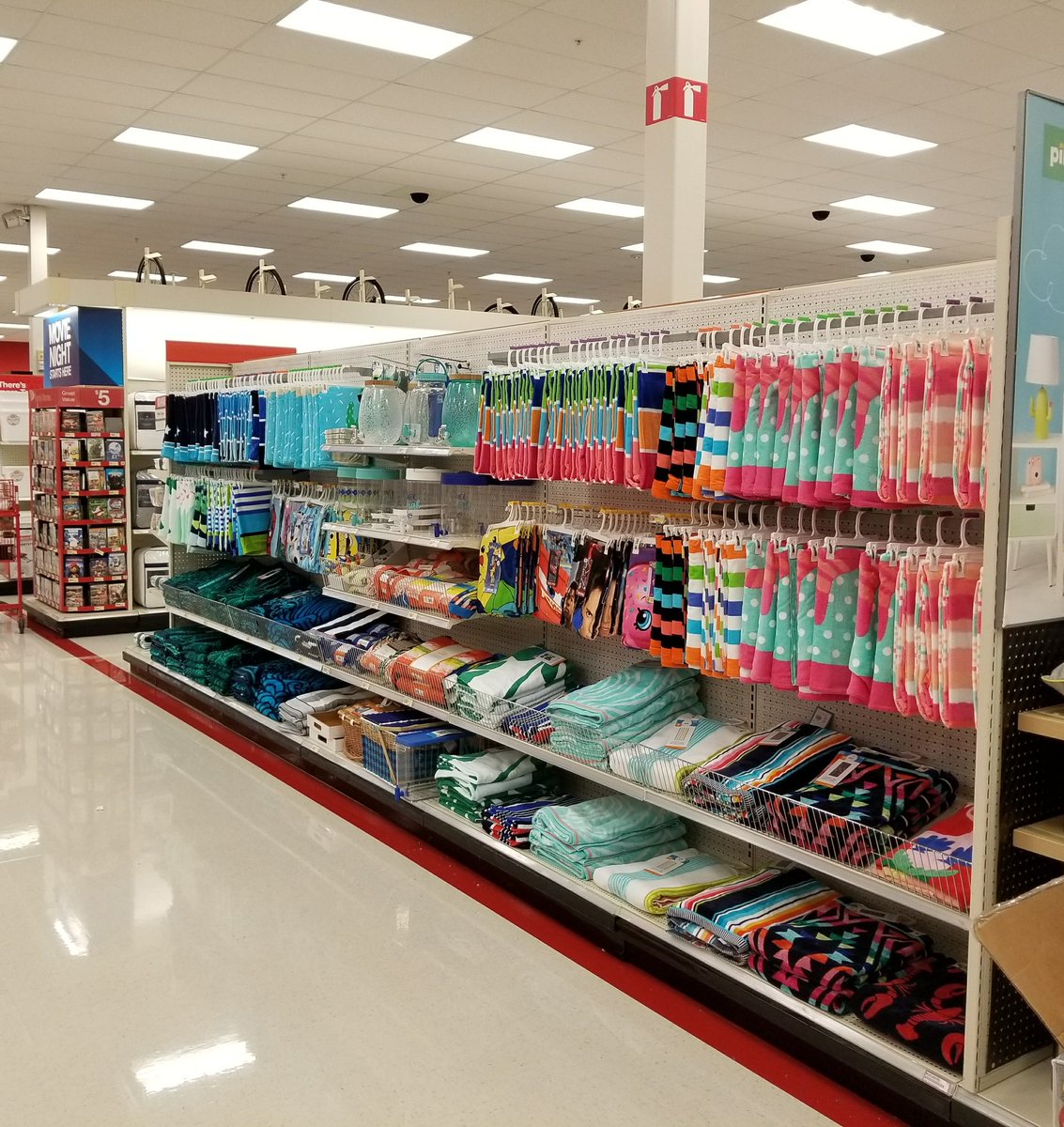 Strong, impactful merchandising! #SummerLiving at #LaburnumStrong <a href="/JayYezzi/">Jay Yezzi</a> <a href="/JonRicci_Target/">Jonathan Ricci</a>