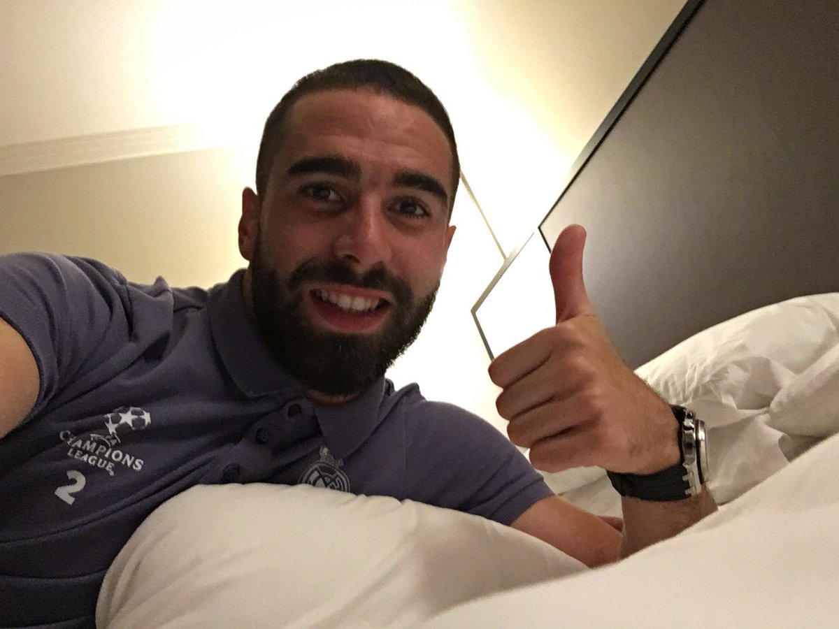 DaniCarvajal92's tweet photo. Deseando vivir el día de mañana!!  Buenas noches a todos!!!  #HalaMadrid https://t.co/ZTHhqGd9p0