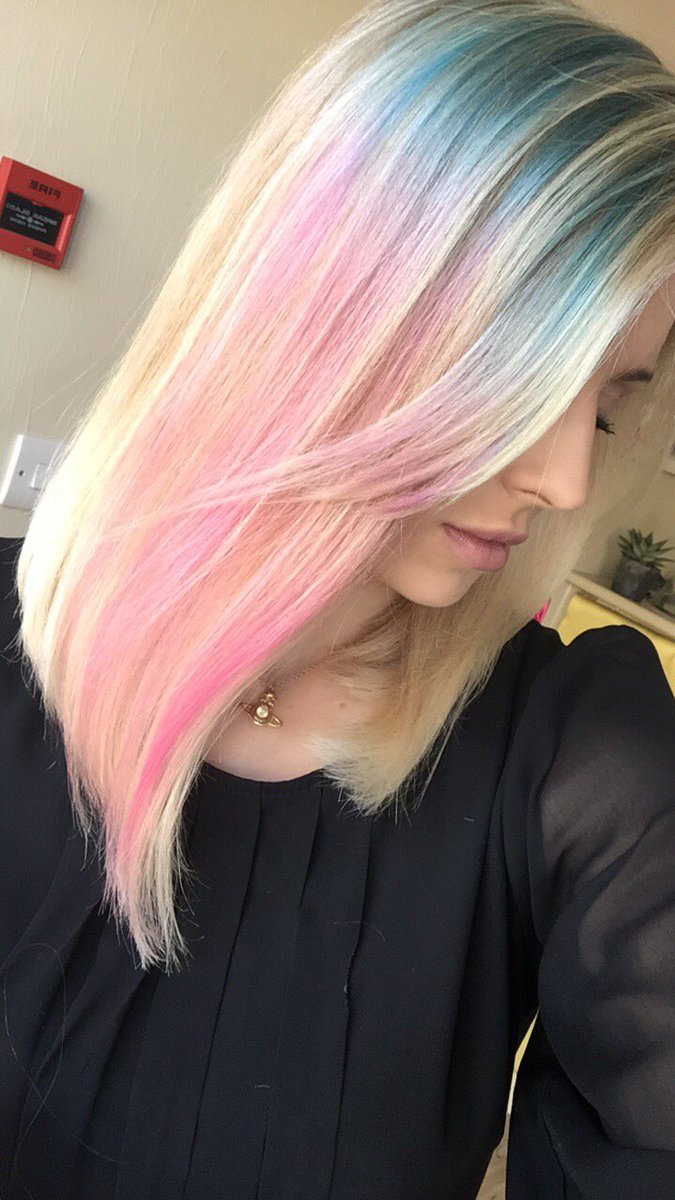 queenbee__salon's tweet photo. #hairgoals #mermaidhair #PrettyInPink #goforblue ♥️ https://t.co/sml6NsZs6M
