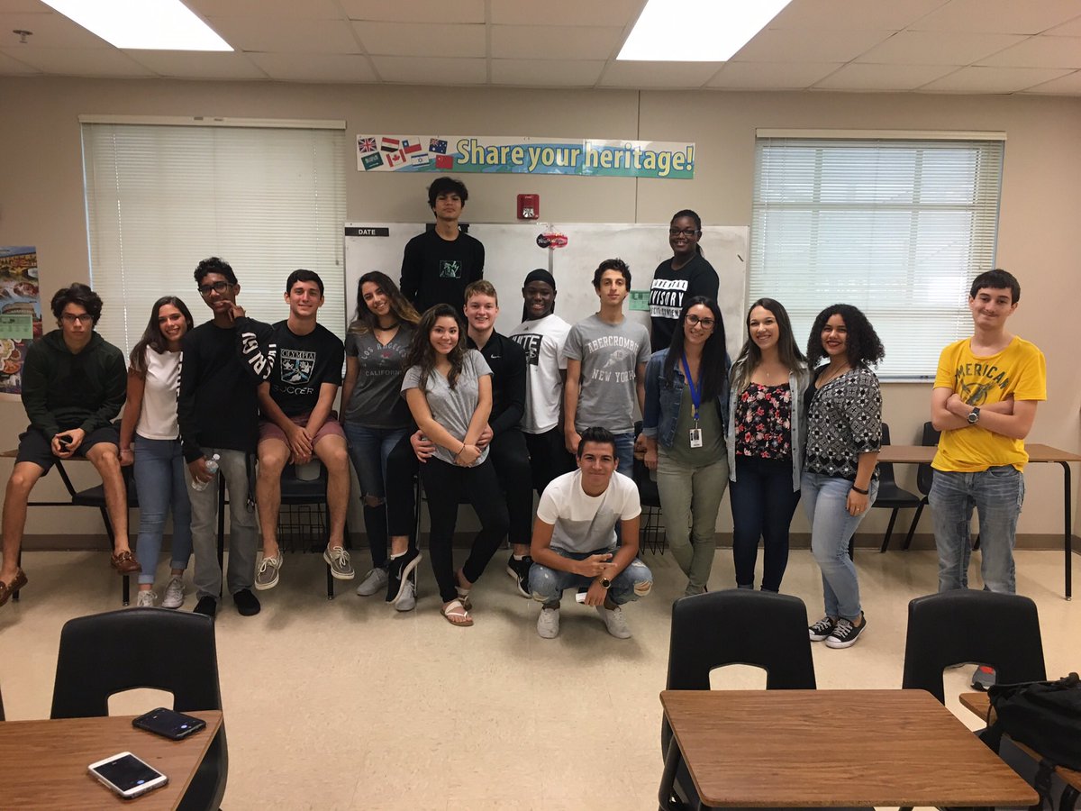 ProfFrisone's tweet photo. What a great year it has been with Italian 1. I will miss you all! Buona estate a tutti! ☀️ https://t.co/c68109QW1S