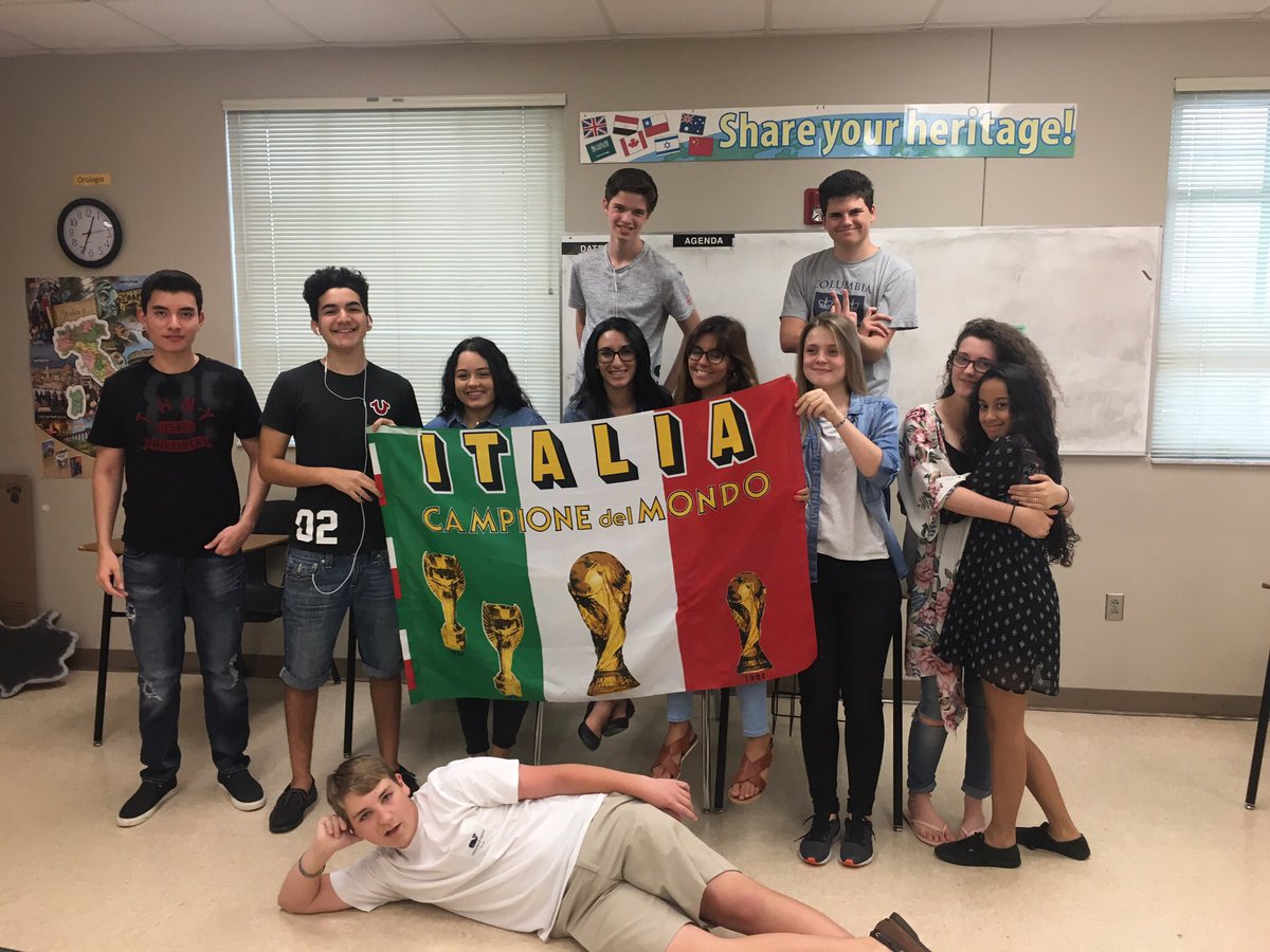 ProfFrisone's tweet photo. What a great year it has been with Italian 1. I will miss you all! Buona estate a tutti! ☀️ https://t.co/c68109QW1S