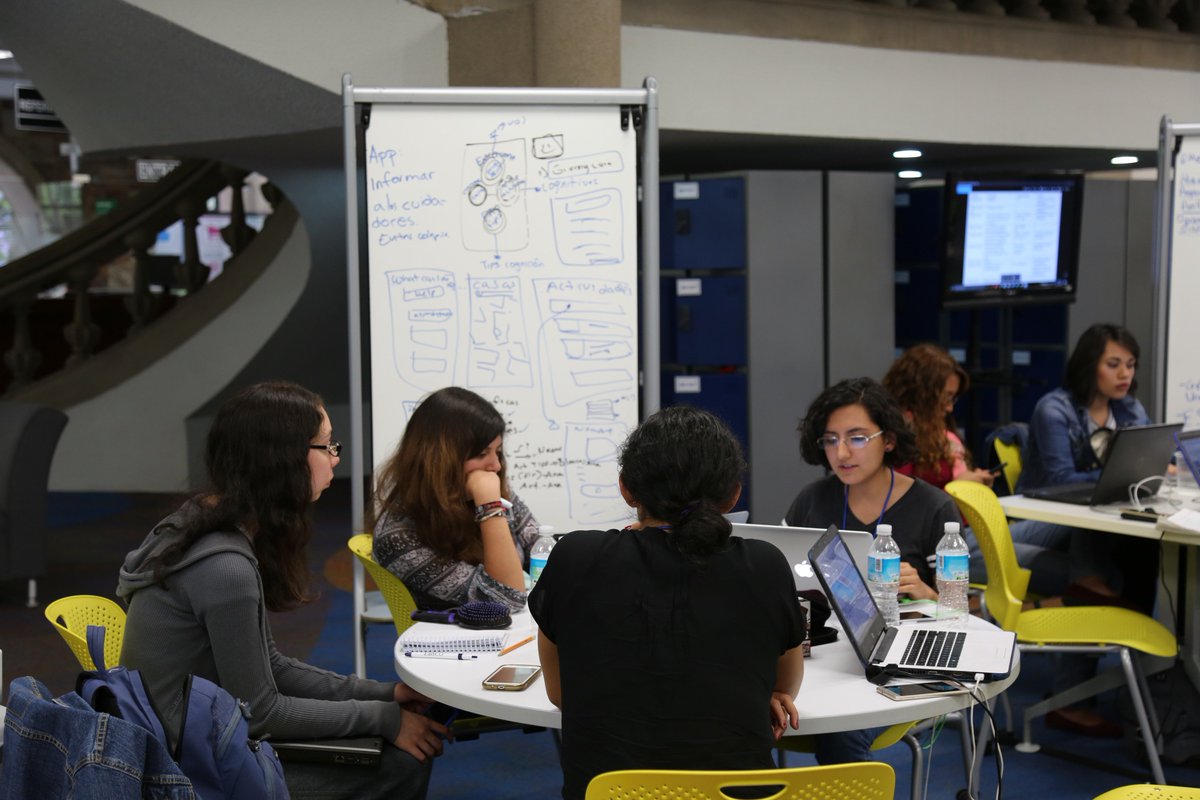 hackadultos's tweet photo. Así trabajaron los equipos en el Hackatón https://t.co/99YDa3ueU7