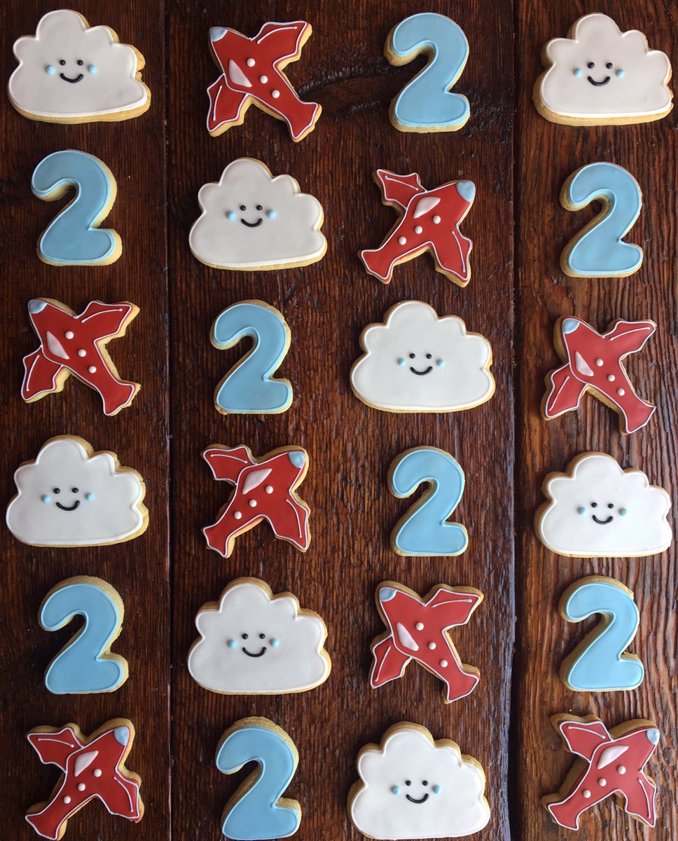farinabakery's tweet photo. Adorable cookies by @djwhateveryn ! โ๏ธโ๏ธโ๏ธ#cute #sugarcookies #decoratedcookies #cutecookies #cloudfaces #cloudcookies #2 #airplanecookies https://t.co/M6z8PJLjHs