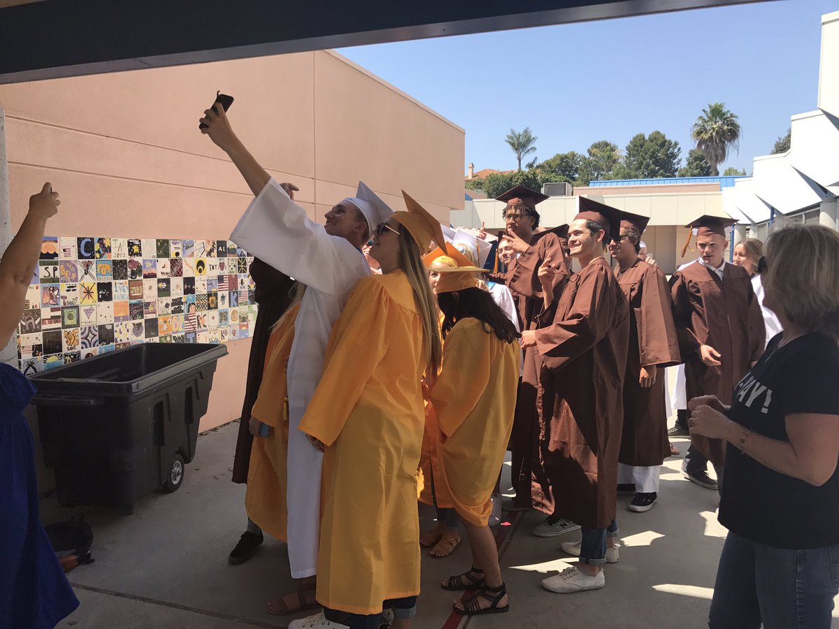 DKriedeman's tweet photo. The class of 2017 / Iat vey Alums feeling like Rockstars here #WildcatCorridor @IRaCoyote #CoyotesConnect @jadasi21 https://t.co/CTuzInEVLg