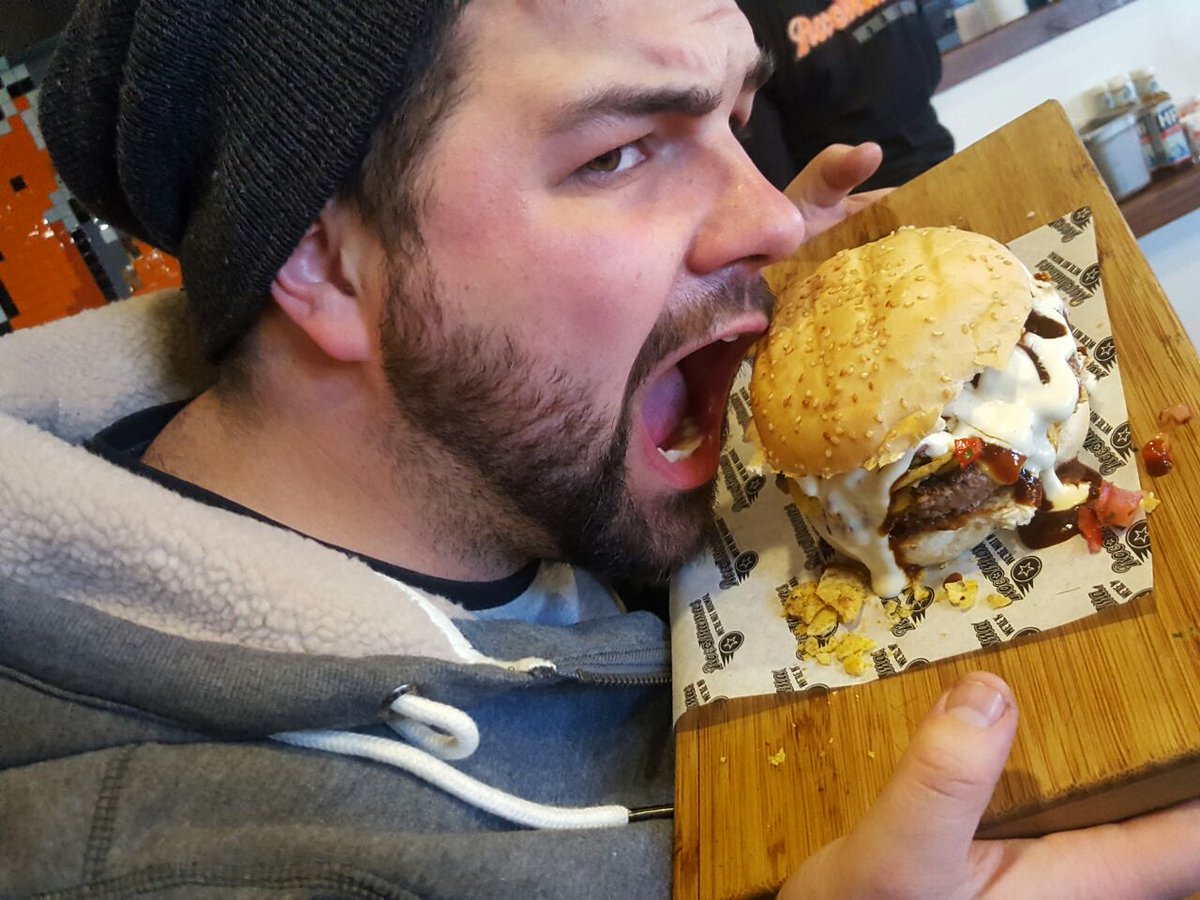 MichaelaQ101's tweet photo. Eating my #SlowRoller RocoMamas #GETINKEDRM #Yummy #BestFood #LimitedEdition #TattooTime #Winner #NeedNewInk  #RocoAwesome  #RocoForTheWin https://t.co/PWOPWpc4jQ