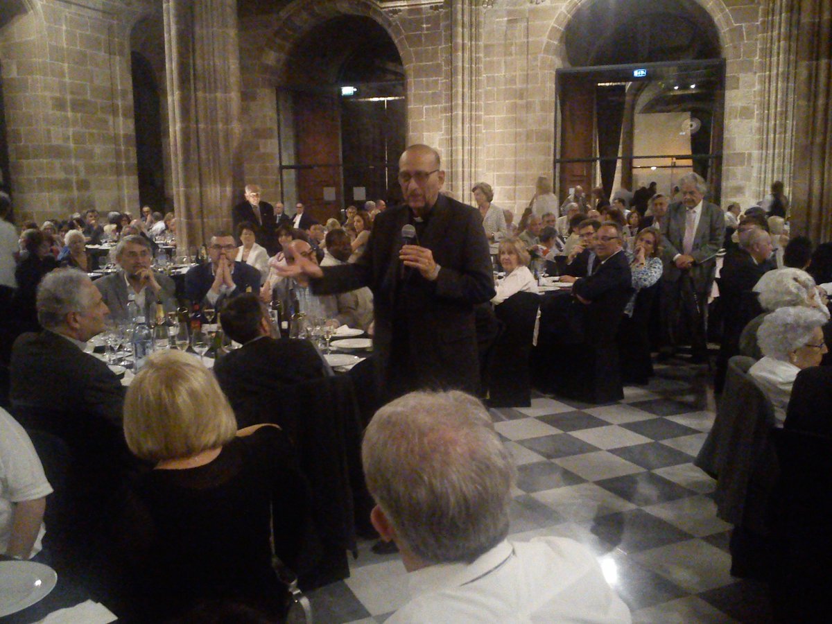 IgnasiMiranda's tweet photo. #LaNit2017 Gràcies! #ArquebisbeOmella @esglesiabcn @radioestel @catcrist #amics #sopar i #concert #CorVivace https://t.co/1kY1SqrClk
