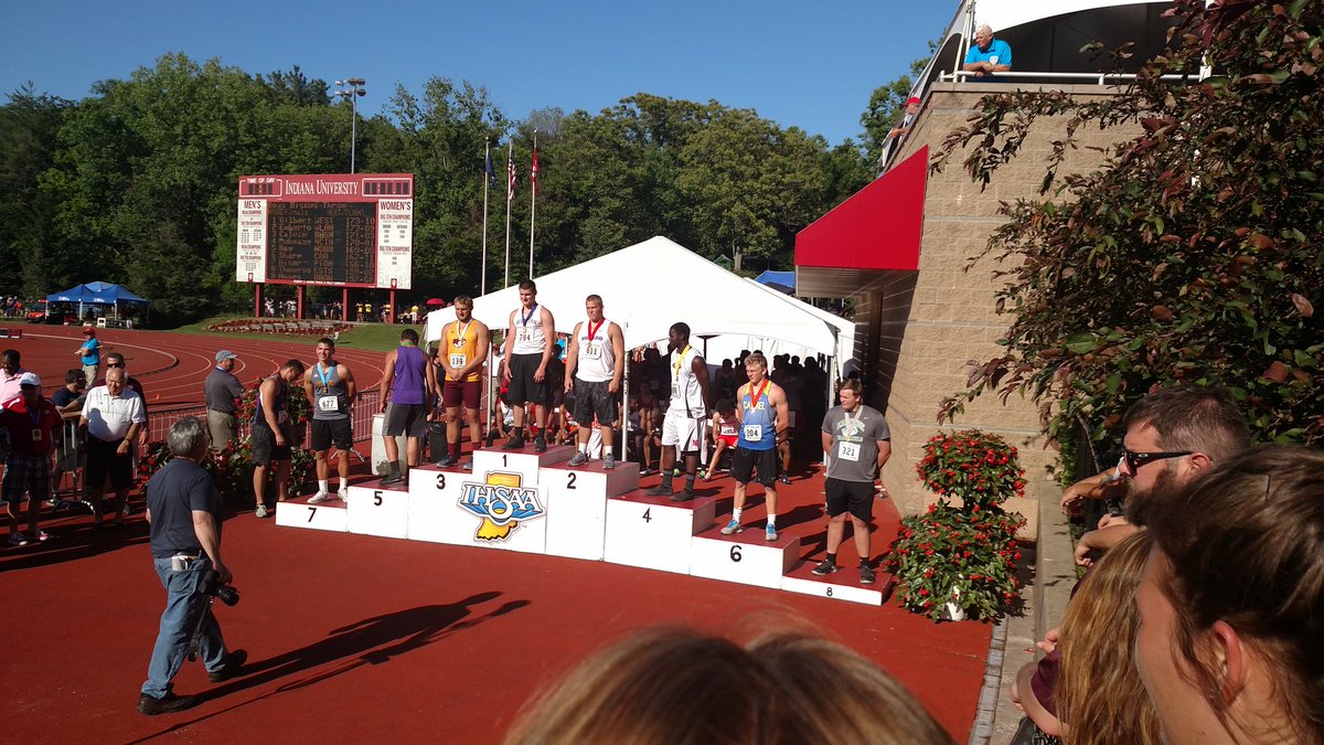 CoachWilcox07's tweet photo. @J_thomp55 finishes 8th in discus at the IHSAA State Finals! https://t.co/ZPUyGwP9Yj